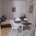 Malou Apartament Baška Voda