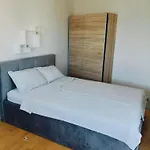 Malou Apartament *