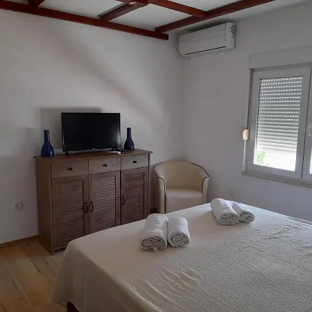 Malou Baška Voda
