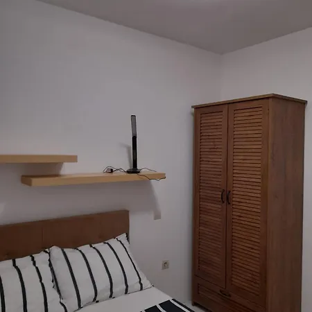 Malou Baška Voda