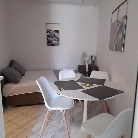 Malou Apartman Baška Voda