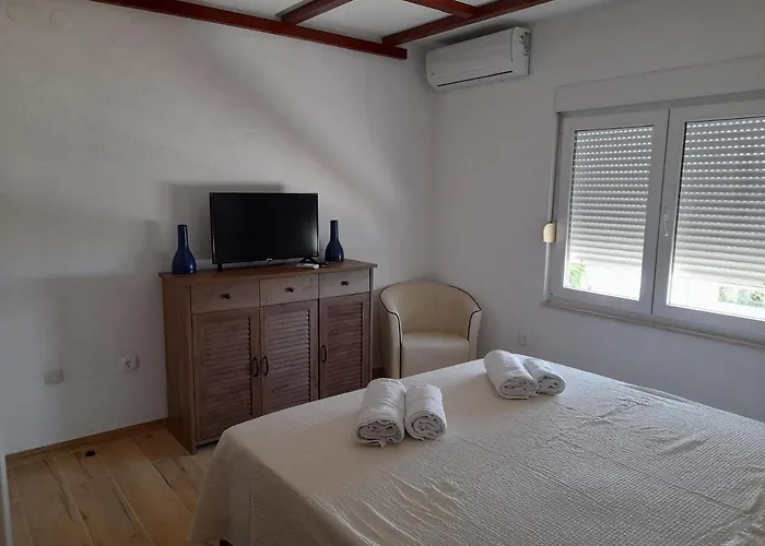 Malou Baška Voda