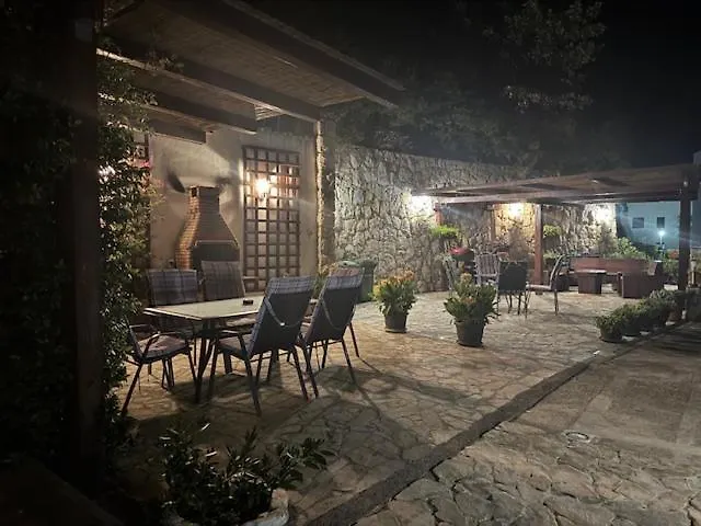 Malou Baška Voda