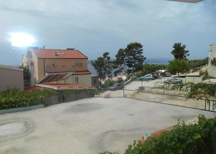 Malou Baška Voda